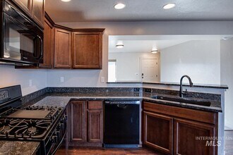 4676 N Dyver Ave in Meridian, ID - Building Photo - Building Photo