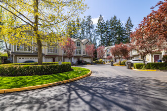 The Walden Park Condominiums in Everett, WA - Building Photo - Building Photo