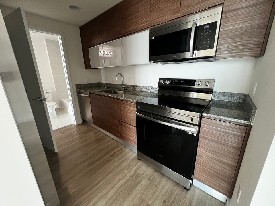 529 SW 3rd St, Unit A2 in Miami, FL - Foto de edificio