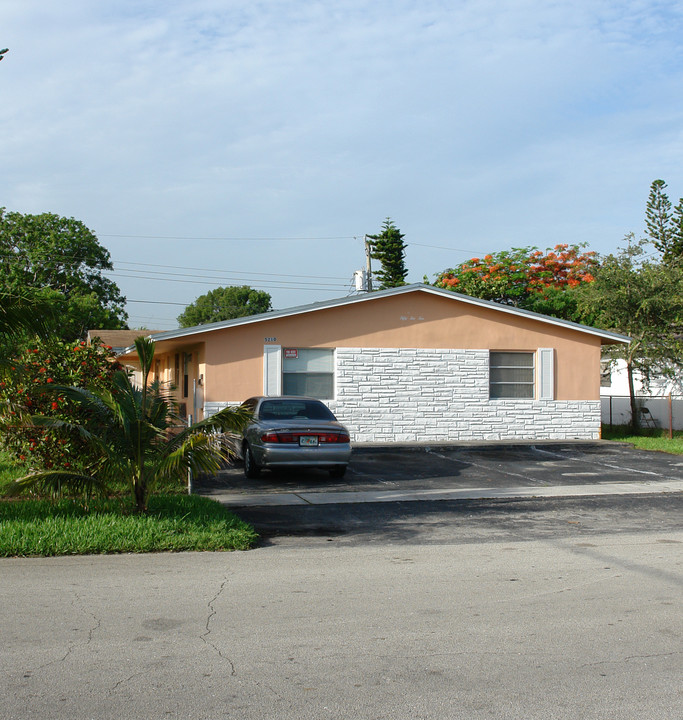 5210 NW 16th St in Fort Lauderdale, FL - Building Photo