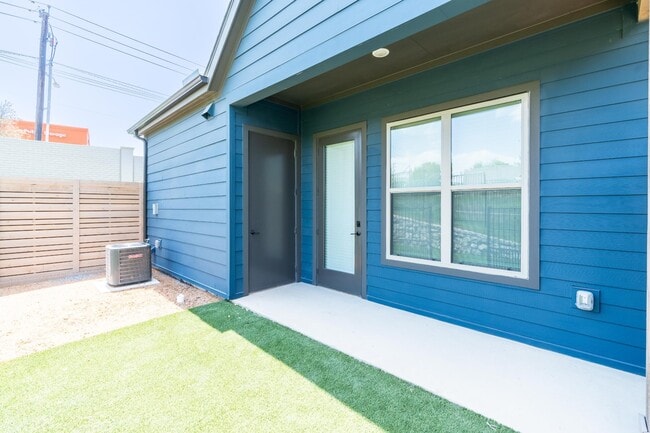 1544 Soccer Dr in Little Elm, TX - Foto de edificio - Building Photo