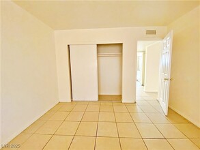 1908 Rexford Dr, Unit 2 in Las Vegas, NV - Building Photo - Building Photo
