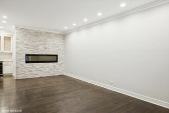 123 W Oak St in Chicago, IL - Building Photo - Building Photo