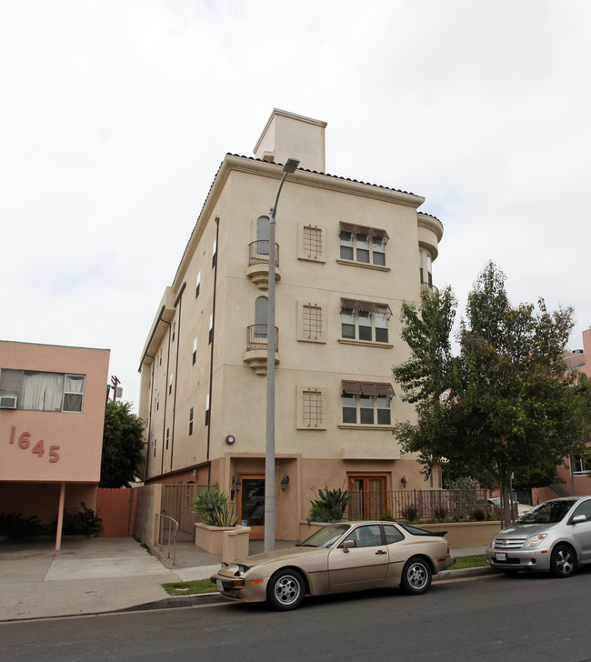 11612 Idaho Ave in Los Angeles, CA - Foto de edificio - Building Photo