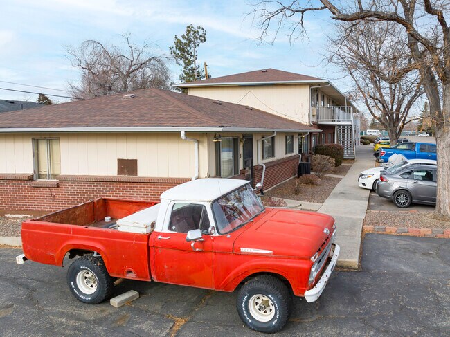 Villa Grande in Lakewood, CO - Building Photo - Building Photo