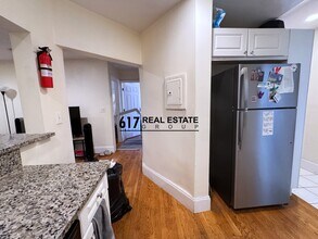 56 Egmont St, Unit 3 in Brookline, MA - Building Photo - Building Photo