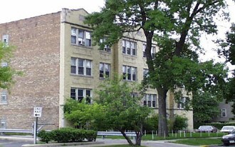 404 School St in Maywood, IL - Building Photo