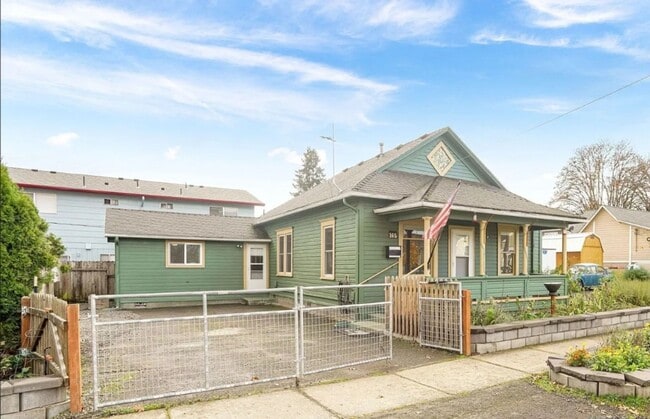 property at 165 SE Clay St