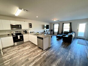 564 Holly St in Bullhead City, AZ - Building Photo - Building Photo