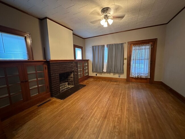 122 E Pleasant St in Rockwell City, IA - Building Photo - Building Photo