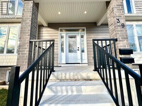 39 Grove Ave in St Catharines, ON - Building Photo - Building Photo