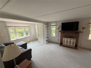 115 Winnapaug Rd in Westerly, RI - Building Photo - Building Photo