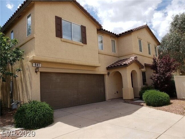 property at 941 Medina De Leon Ave