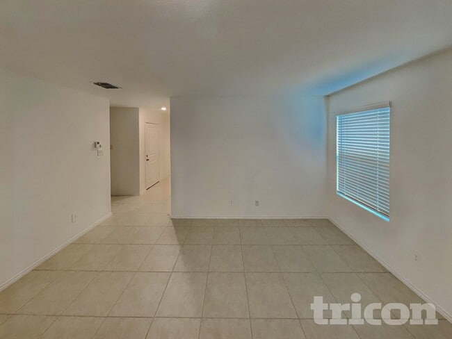 707 Odlozil Ln in Ennis, TX - Foto de edificio - Building Photo