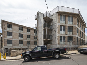 94-102 Pupuole St in Waipahu, HI - Building Photo - Building Photo