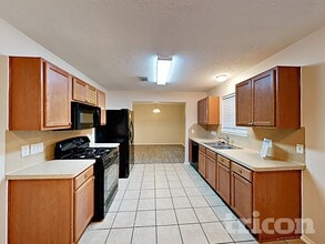 7215 Lazy Summer Ct in Magnolia, TX - Foto de edificio - Building Photo