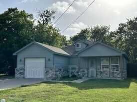 1310 Sabine St in Greenville, TX - Building Photo