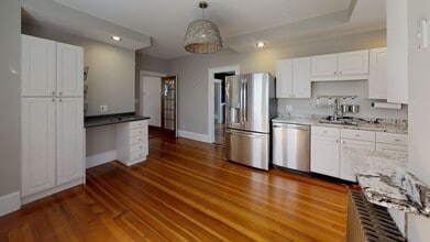 104 Emerald St in Medford, MA - Building Photo - Building Photo