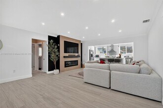 1510 NW 176th Terrace in Miami, FL - Foto de edificio - Building Photo