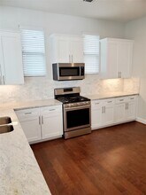 720 Link Rd in Houston, TX - Foto de edificio - Building Photo