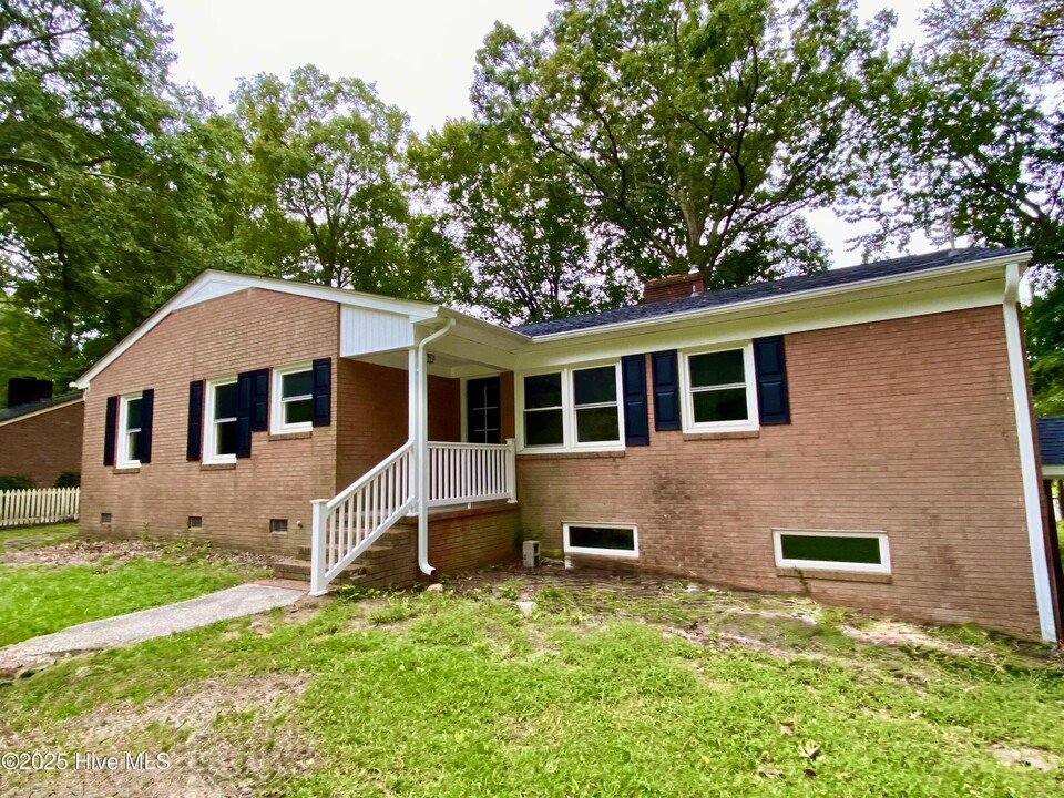 1910 9th St in Greenville, NC - Building Photo