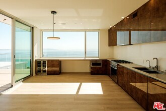 18225 Coastline Dr in Malibu, CA - Building Photo - Building Photo