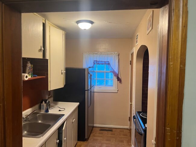 667 Highland Ave in Salina, KS - Building Photo - Building Photo