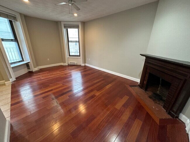 249 Newbury St, Unit 1 in Boston, MA - Building Photo - Building Photo