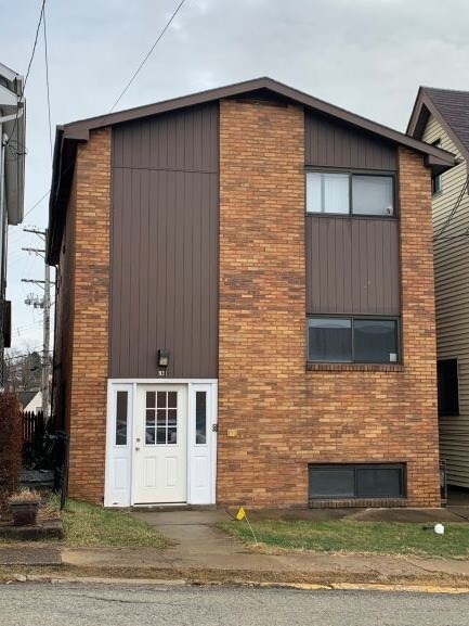 931 Punta Gorda Ave, Unit 1 in East Mckeesport, PA - Building Photo