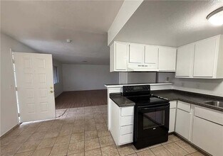 4750 Thunderbolt Ave, Unit 3 in Las Vegas, NV - Building Photo - Building Photo