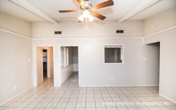 6111 10th Dr in Lubbock, TX - Building Photo - Building Photo