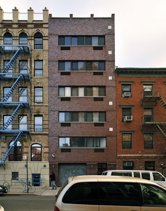 421 E 12th St in New York, NY - Building Photo