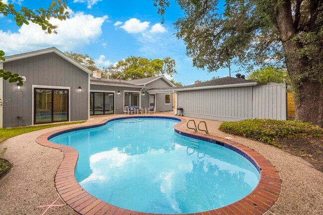 property at 3327 Freshmeadows Dr