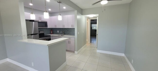 202 Canterbury I in West Palm Beach, FL - Building Photo - Building Photo