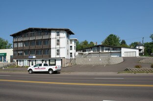 1711 London Rd in Duluth, MN - Building Photo