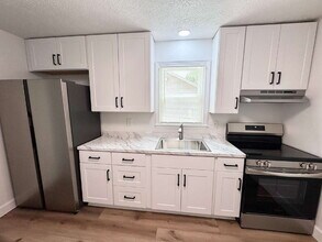 104 Caron Ln in Easley, SC - Foto de edificio - Building Photo