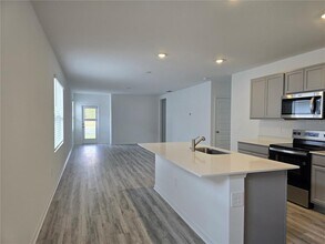 8411 Madrid St in Lakeland, FL - Building Photo - Building Photo