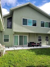 9371 NW 33rd Pl in Sunrise, FL - Foto de edificio - Building Photo