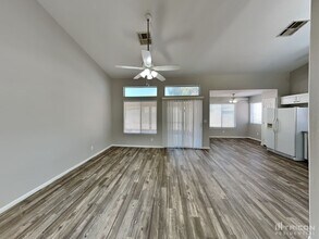 523 Landra Ln in Henderson, NV - Building Photo - Building Photo