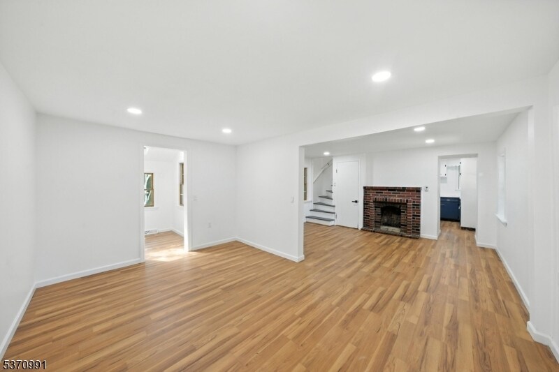 34 North St in Bloomsbury, NJ - Building Photo