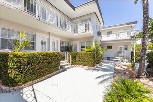 717 Española Wy in Miami Beach, FL - Building Photo