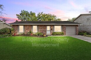 924 Tradewind Dr in Mason, OH - Building Photo