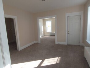 9 James St, Unit Apartment 1 in Amsterdam, NY - Foto de edificio - Building Photo