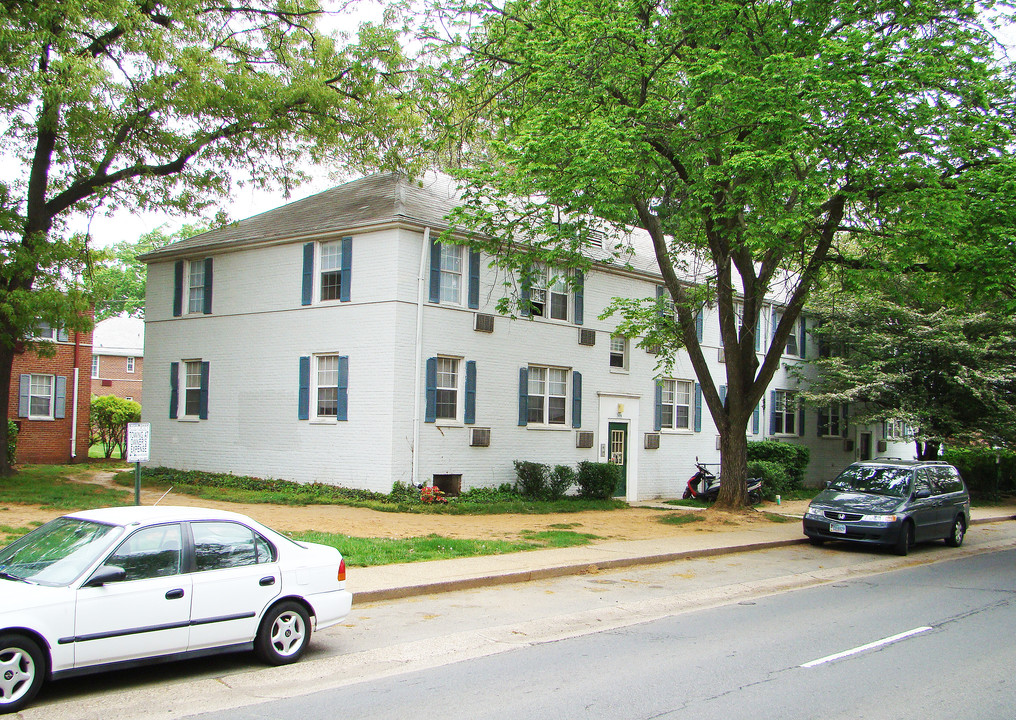 Buckingham Gardens in Arlington, VA - Foto de edificio