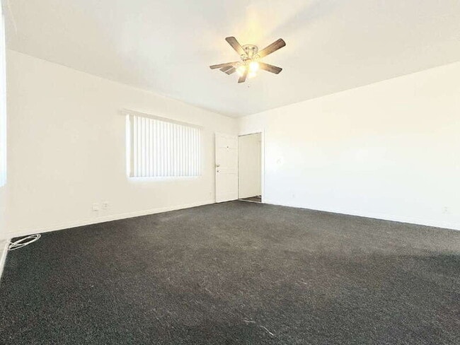8251 San Pedro St in Los Angeles, CA - Building Photo - Building Photo