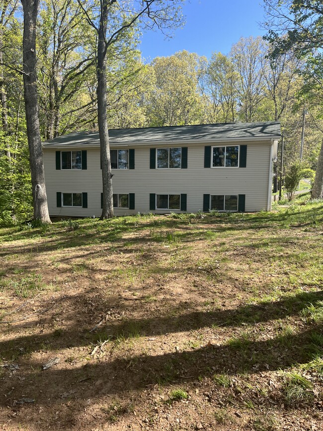 29 Chaparral Dr in Hillsville, VA - Building Photo - Building Photo