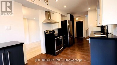 127 Huntington Park Dr in Markham, ON - Building Photo - Building Photo