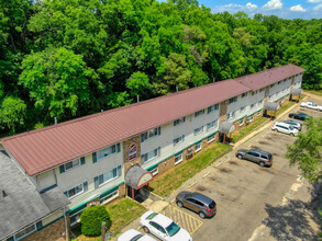 Somerset On The Hill Apartments in Kalamazoo, MI - Foto de edificio - Building Photo