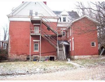 901 Charles St in Carnegie, PA - Foto de edificio - Building Photo