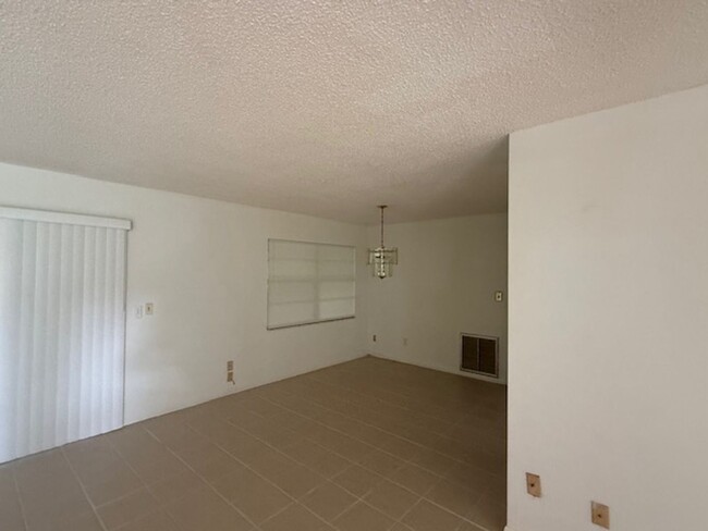 51 Fischer Ln in Palm Coast, FL - Foto de edificio - Building Photo